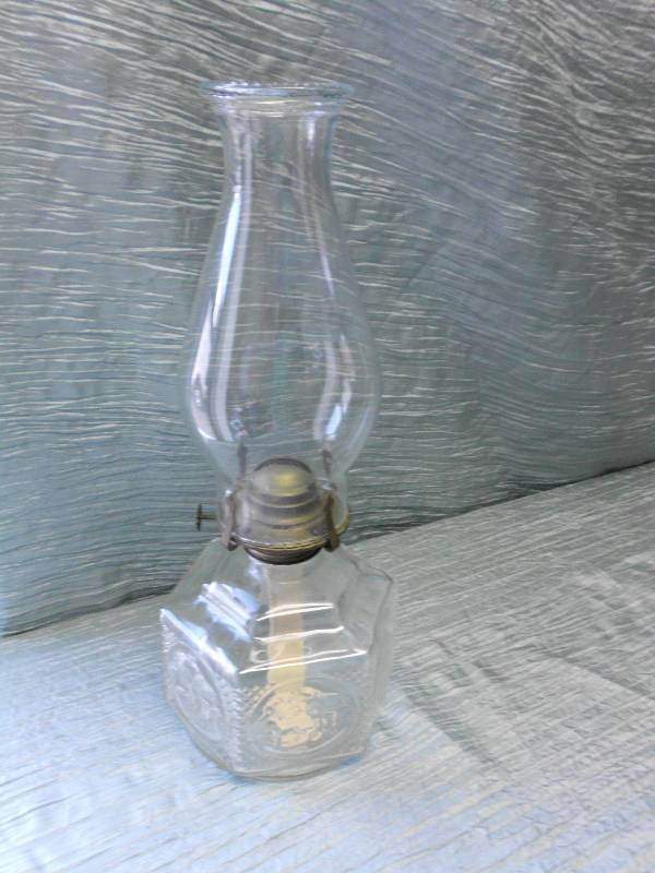 lot 263 image: KEROSINE LAMP
