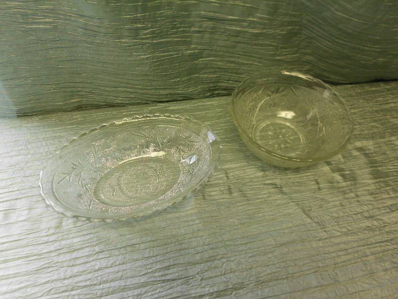 lot 266 image: VINTAGE SERVING BOWLS
