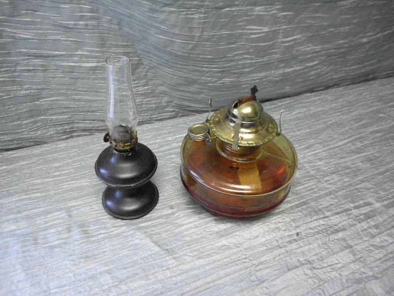 lot 268 image: KEROSINE LAMP