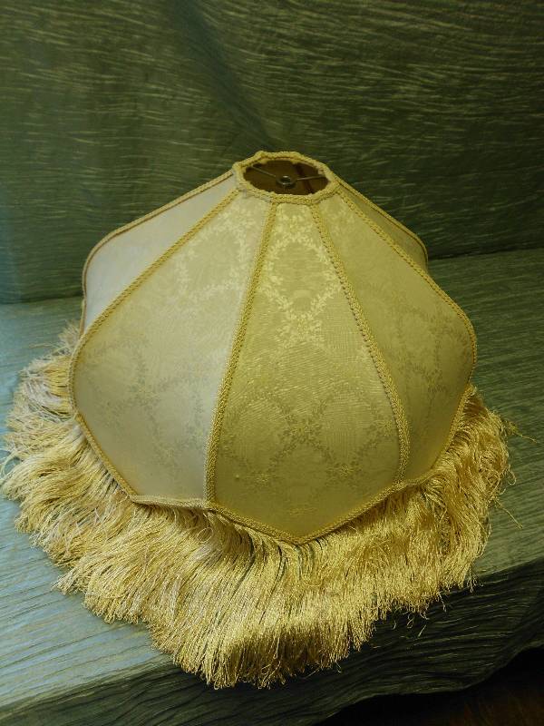 lot 273 image: VINATGE LAMP SHADE