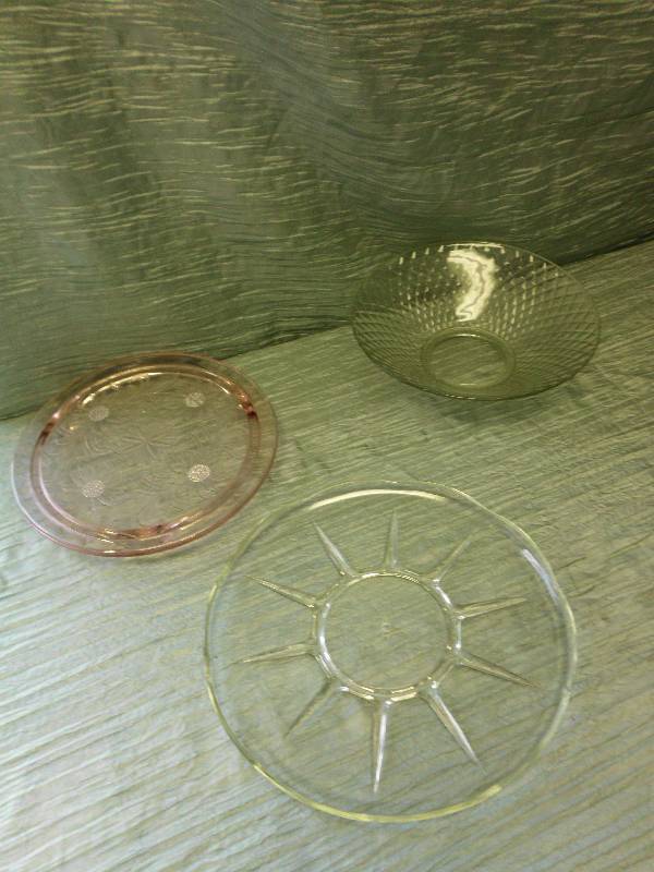 lot 274 image: GLASS DISHES