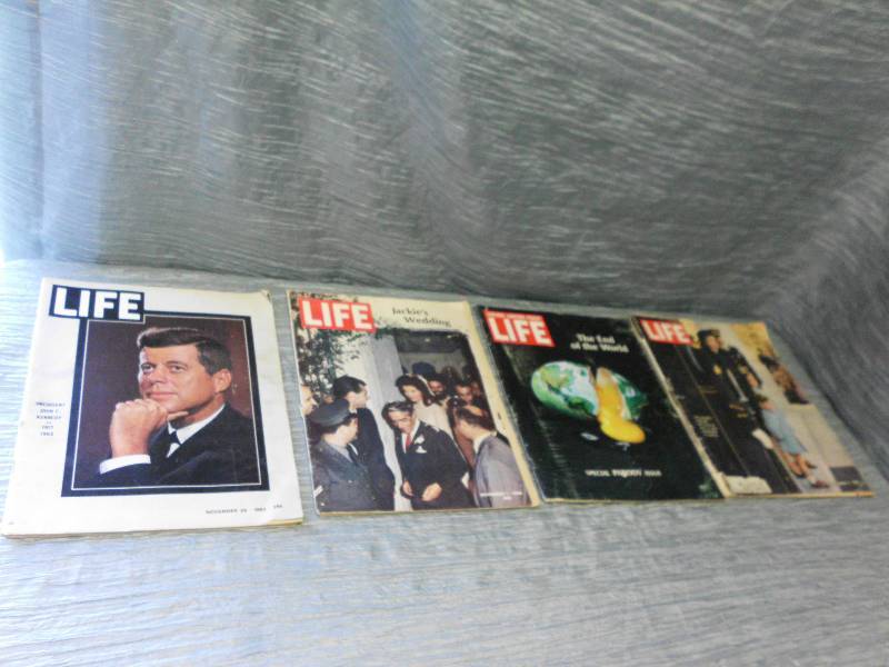 lot 276 image: VINTAGE LIFE MAGAZINES