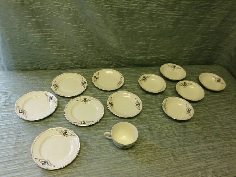 lot 282 image: CHINA REPLACEMENT PIECES