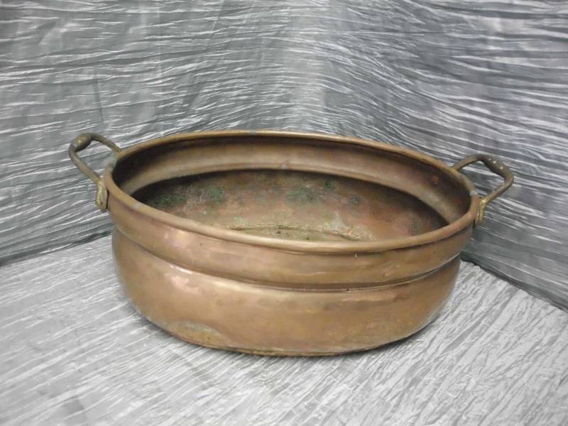 lot 284 image: VINTAGE PLANT HOLDER