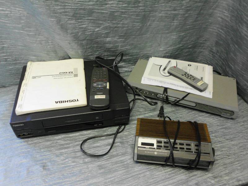 lot 293 image: ELECTRONIC LOT