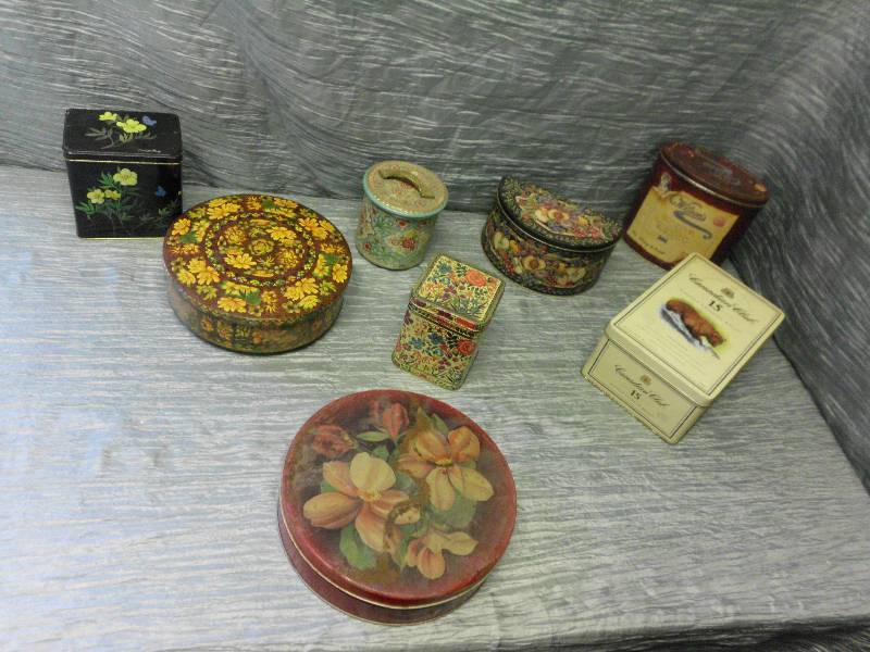 lot 297 image: VINTAGE TINS