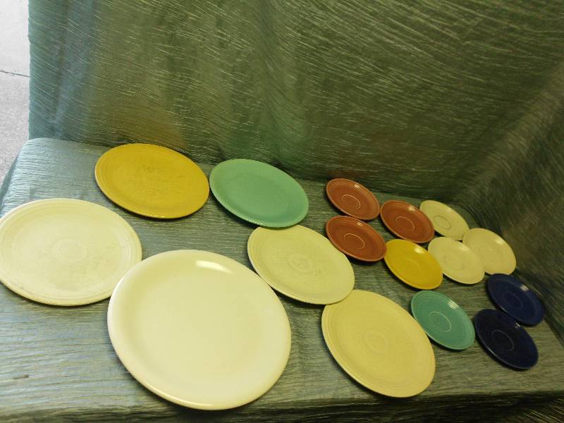lot 300 image: SAUCERS AND PLATES