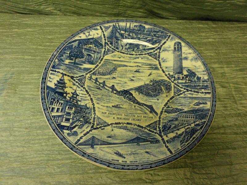 lot 305 image: VINTAGE SOUVENIR