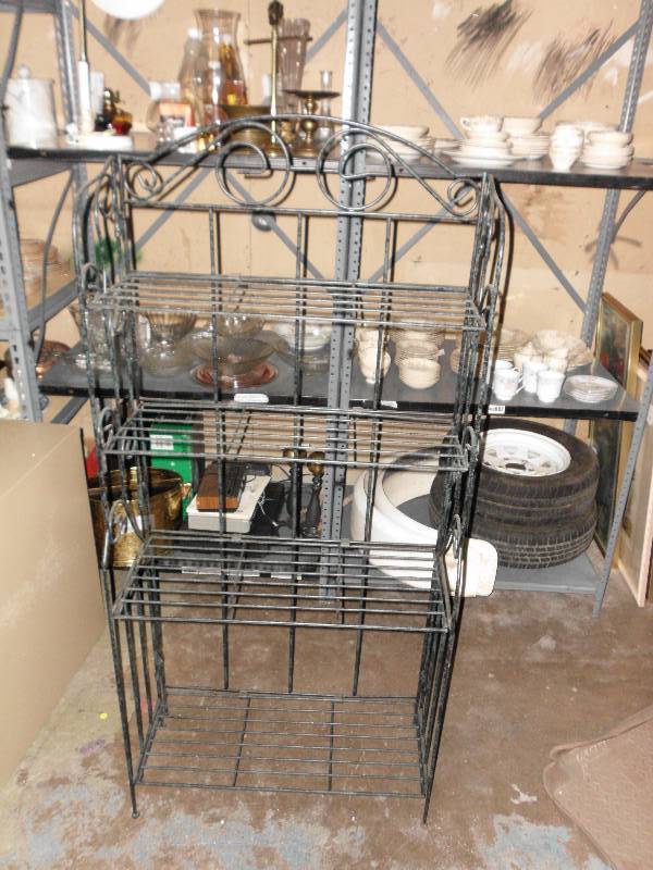 lot 310 image: BAKERS RACK