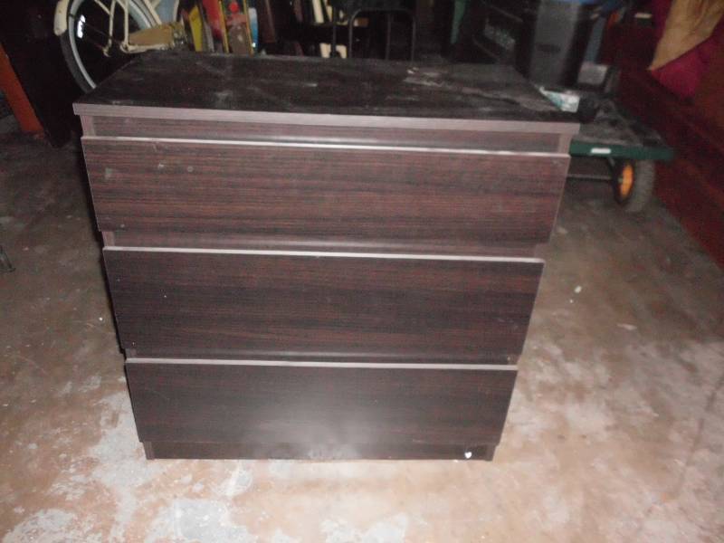 lot 312 image: 3 DRAWER DRESSER