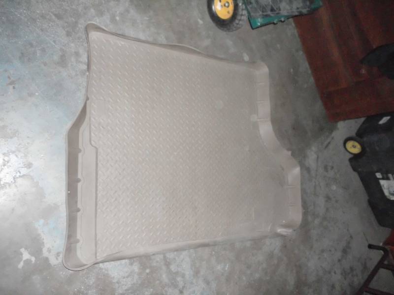 lot 316 image: SUV CARGO BED LINER