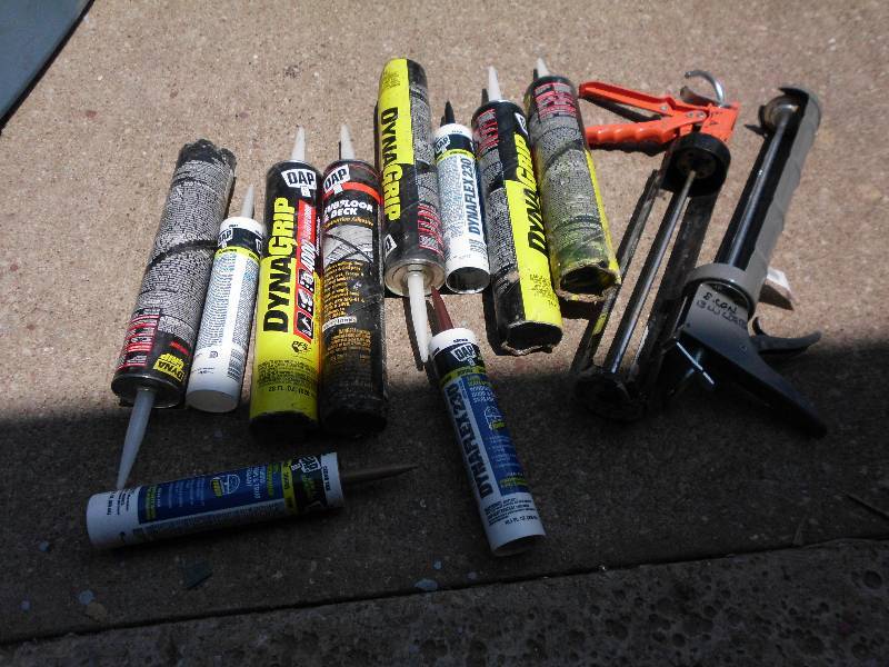 lot 157 image: DYNA GRIP AND CAULK GUNS
