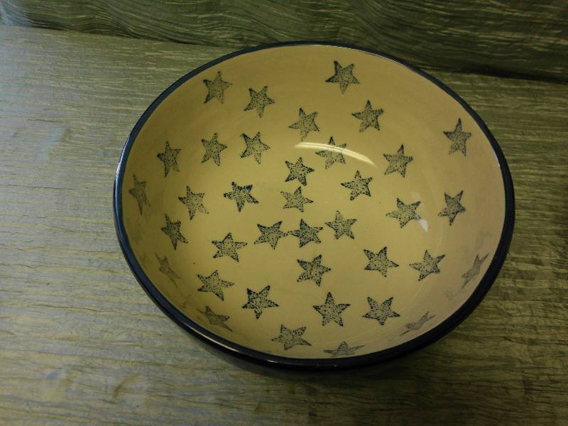 lot 70 image: VINTAGE POTTERY MIXING BOWL