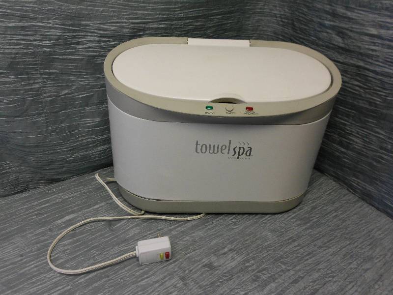 lot 196 image: TOWEL SPA