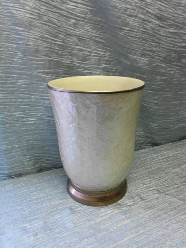 lot 324 image: NICOLE MILLER WASTE CAN