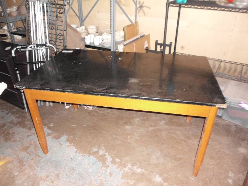 lot 315 image: DINING TABLE
