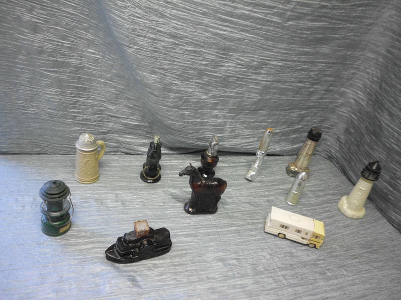 lot 334 image: VINTAGE AVON COLONGE BOTTLES