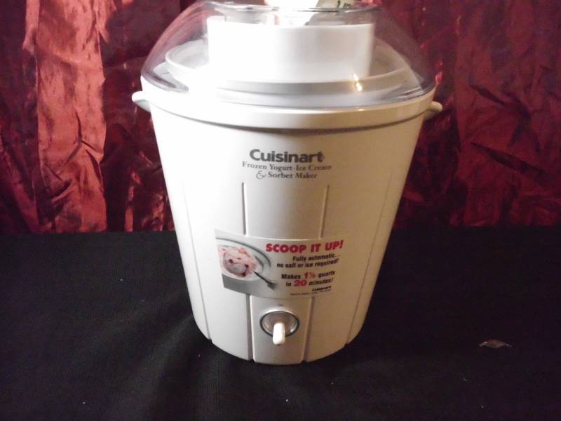lot 360 image: CUISNART FROZEN YOGURT ICE CREAM AN...