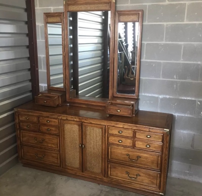 lot 237 image: Burlington 8 Drawer Oak Dresser with Mirror MATCHES LOT #212