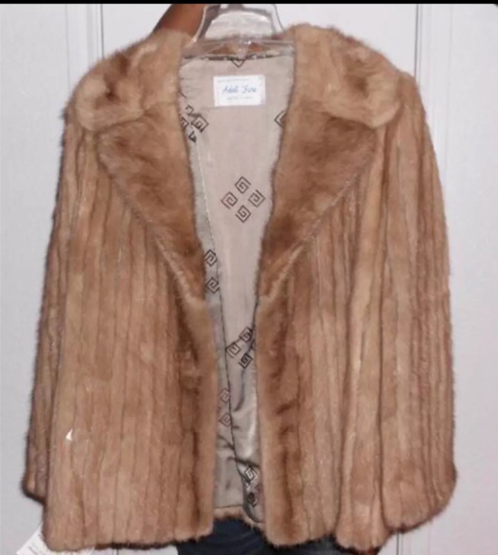 lot 357 image: VINTAGE NATURAL MINK JACKET