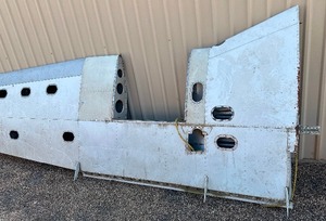 lot 3 image: PIPER COMANCHE Air plane wing, owner stated it has zero flying time a little dirty from hanging in shop-- numbers found are 18194--- 90311