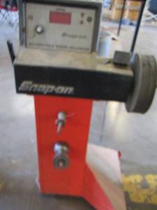 lot 8 image: Snap-On motorcycle wheel balancer model# WBM200