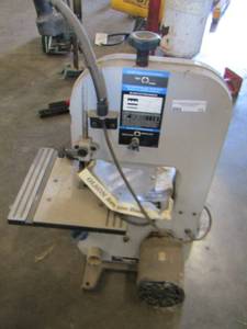 lot 13 image: Delta Shopmaster BS100 Band Saw