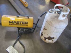 lot 16 image: Master space heater MH- 60v- GFA-A, 40-60,000 BTU with TANK