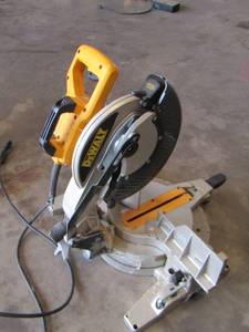 lot 89 image: DeWalt 10 compound miter saw