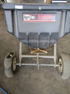 lot 96 image: agri-fab broadcast spreader