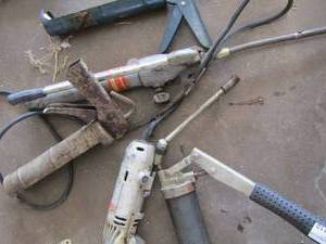 lot 110 image: caulking guns, GREASE GUN  and 14 shorty drill