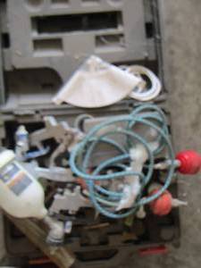 lot 112 image: husky air painting guns