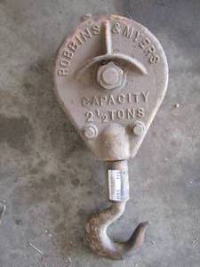 lot 113 image: pulley hook capacity 2 12 tons