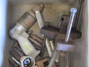 lot 140 image: PNEUMATIC DRILL,  GEAR PULLER, various metal pieces