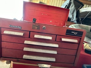 lot 4 image: KENNEDY TOOL BOX - Red  WONTENTS - 6 DRAWERS