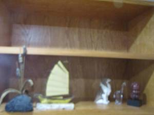 lot 4 image: METAL WHEAT TABLE DCOR,METAL SHIP ON MARBLE ROCK PORCELAIN DOG, GLASS GIRAFFE AND A STATUE