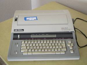 lot 22 image: SMITH CORONA TYPE WRITER