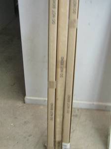 lot 31 image: Swan Corporation Corner Molding Shelf in White   QTY 3 bxs