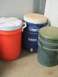 lot 37 image: 3 IGLOO WATER COOLERS, ONE HAS A SPINNING SEAT TOP