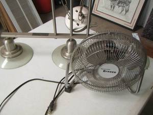 lot 47 image: HAWAIAN BREEZE MINI FAN, 3 TIER CHANDALIER HANGER