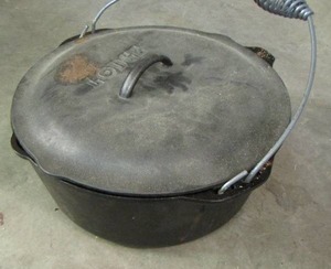 lot 50 image: LODGE CAST IRON DUTCH OVEN COOKER WITH LID