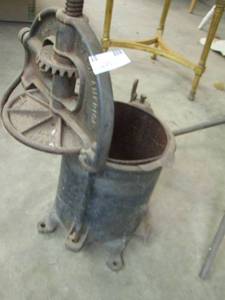 lot 51 image: HAND CRANK PRESS - STEEL   MADE IN U.S. OF AMERICA