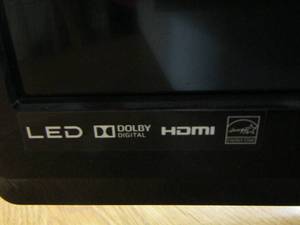 lot 53 image: SANYO 32 TV BASE IS BROKEN EASY FIX, UNKNOWN IF ITEM WORKS