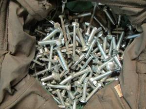 lot 71 image: SMALL WORK BAG FULL OF VARIOUS BOLTS