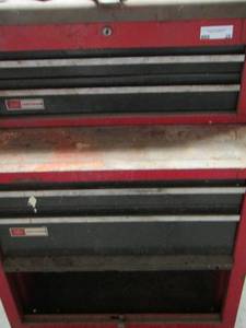 lot 28 image: DOUBLE CRAFTSMAN ROLLING TOOL BOX, WITH MISC. TOOL ITEMS - 402718
