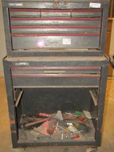 lot 76 image: GREY AND WHITE STRIP CRAFTSMAN TOOL BOX WITH WHEELS AND MISC. TOOLS INSIDE- 462718