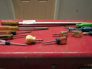 lot 78 image: LOT OF ALL TYPES OF SCREWDRIVERS, & ONE LARGE FLATHEAD