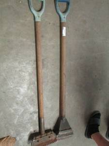 lot 86 image: HANDLED SCRAPPERS QTY 2