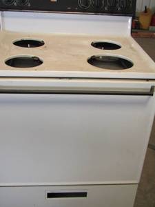 lot 147 image: Roper Stove  ELECTRIC white in color clean used