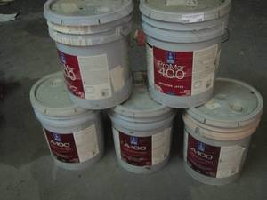 lot 195 image: 5 GALLON BUCKETS OF NEW AND USED SHERWIN WILLIAMS PRO-MAR 400 INTERIOR LATEX PAINT QTY 5